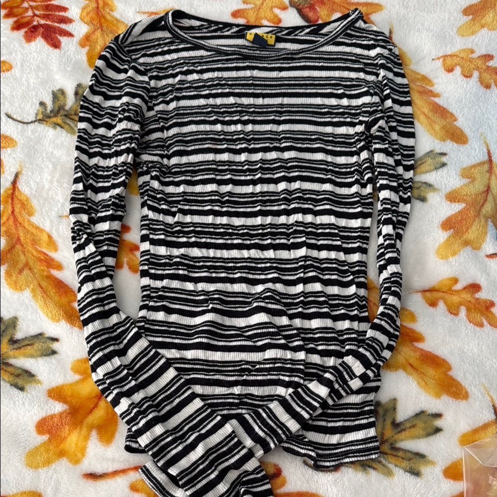 Forever 21 Black and White Striped Long Sleeve Top